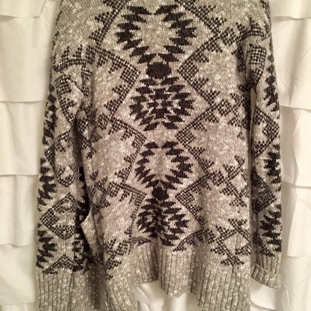Mossimo tribal grey cardigan sweater like new. - Picture 2 of 3
